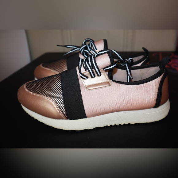 Free Choice By Elis Womens Sneakers SIZE 9 - Picture 2 of 4